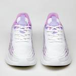 Мягкие лёгкие кроссовки из текстиля белого цвета с лилово-серым элементом	